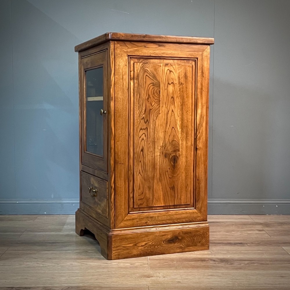 Attractive Tall Willis & Gambier Hi Fi Stereo Media 811087