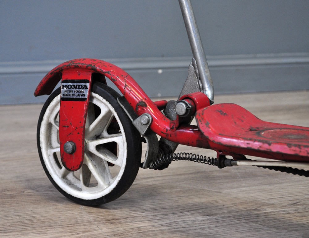 Attractive Vintage Retro 1970s Honda Kick N Go Red Childs Scooter 660268