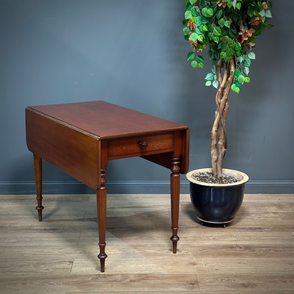 attractive antique victorian mahogany occasional pembroke table
