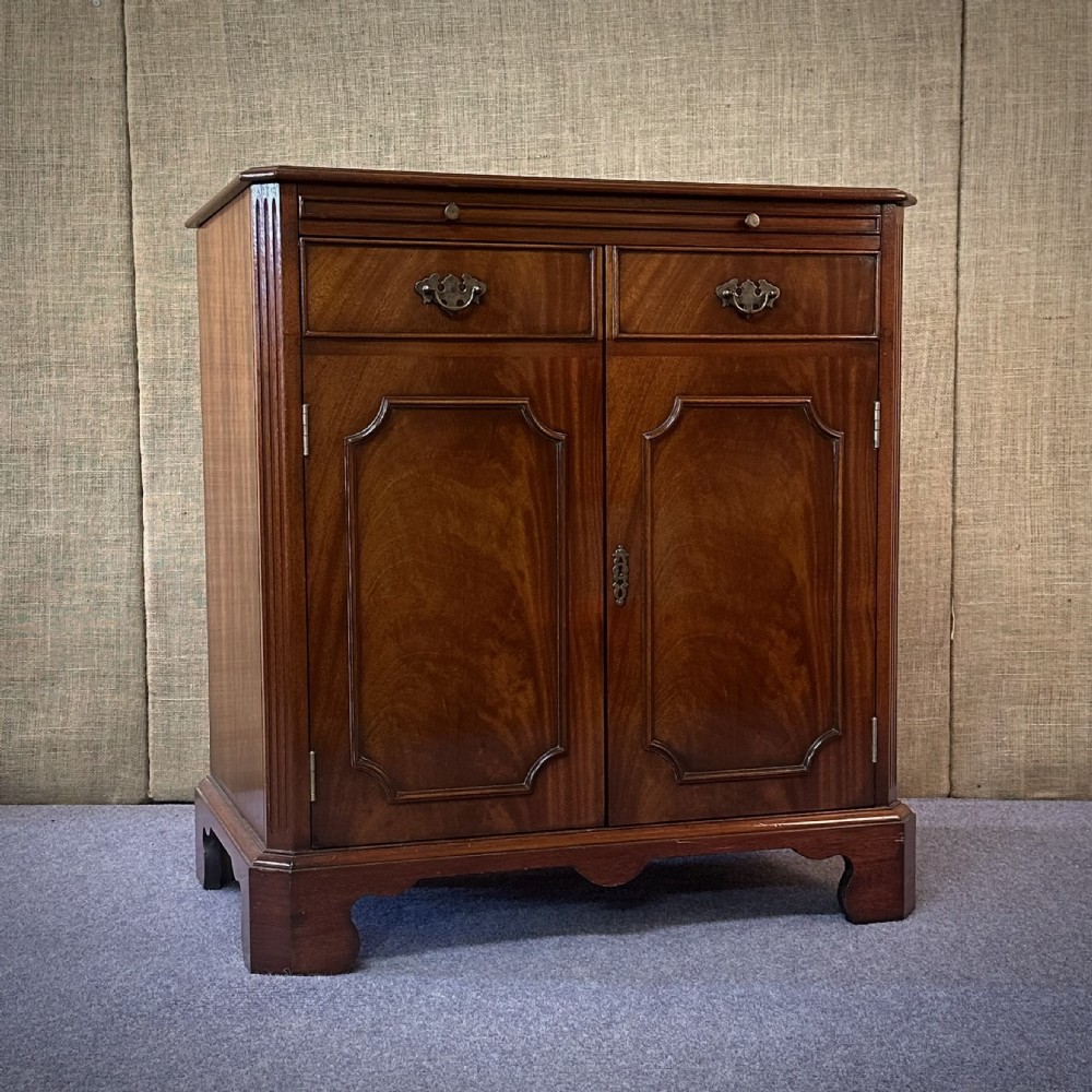 high quality antique style mahogany media cabinet